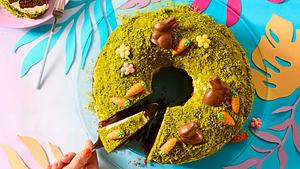 Schoko-Oster-Kranz mit Pistazien-Topping Rezept - Foto: House of Food / Bauer Food Experts KG