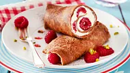 Schoko-Pfannkuchen mit Quark-Himbeerfüllung und Himbeerpüree Rezept - Foto: LECKER @ Bauer Media Group Schoko-Pfannkuchen mit Quark-Himbeerfüllung und Himbeerpüree Rezept - Foto: LECKER @ Bauer Media Group