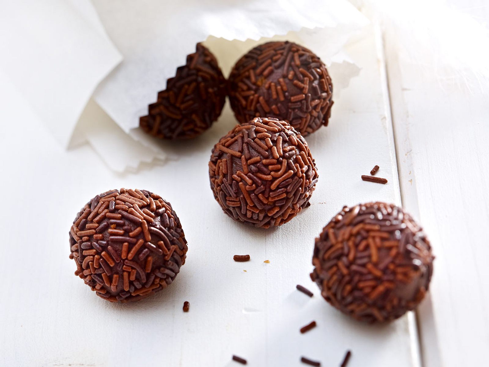 Mini-Schoko-Rumkugeln Rezept | LECKER