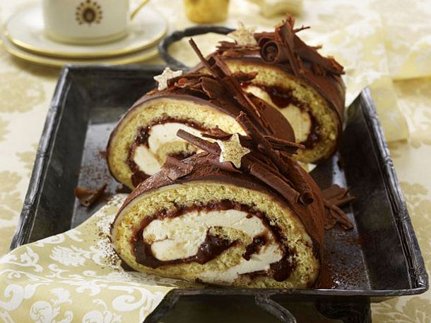 Schoko-Sahne-Rolle mit Pflaumenmus Rezept Schoko-Sahne-Rolle mit Pflaumenmus Rezept