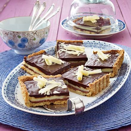 Schoko-Schicht-Tarte mit Nüssen Rezept Schoko-Schicht-Tarte mit Nüssen Rezept