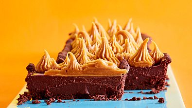 Schoko-Schock-Tarte mit Erdnussspitzen Rezept - Foto: LECKER @ Bauer Media Group