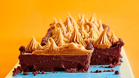 Schoko-Schock-Tarte mit Erdnussspitzen Rezept - Foto: House of Food / Bauer Food Experts KG