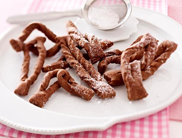 Schoko-Schürzkuchen mit Puderzucker Rezept