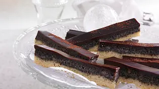 Schoko-Shortbread mit Mohn Rezept - Foto: LECKER @ Bauer Media Group Schoko-Shortbread mit Mohn Rezept - Foto: LECKER @ Bauer Media Group