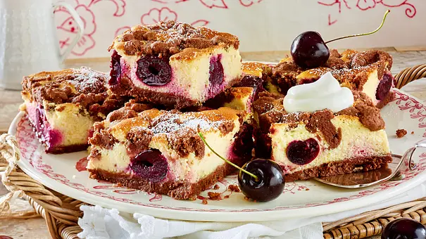 Schoko-Streuselkuchen mit Kirschen Rezept - Foto: LECKER @ Bauer Media Group Schoko-Streuselkuchen mit Kirschen Rezept - Foto: LECKER @ Bauer Media Group