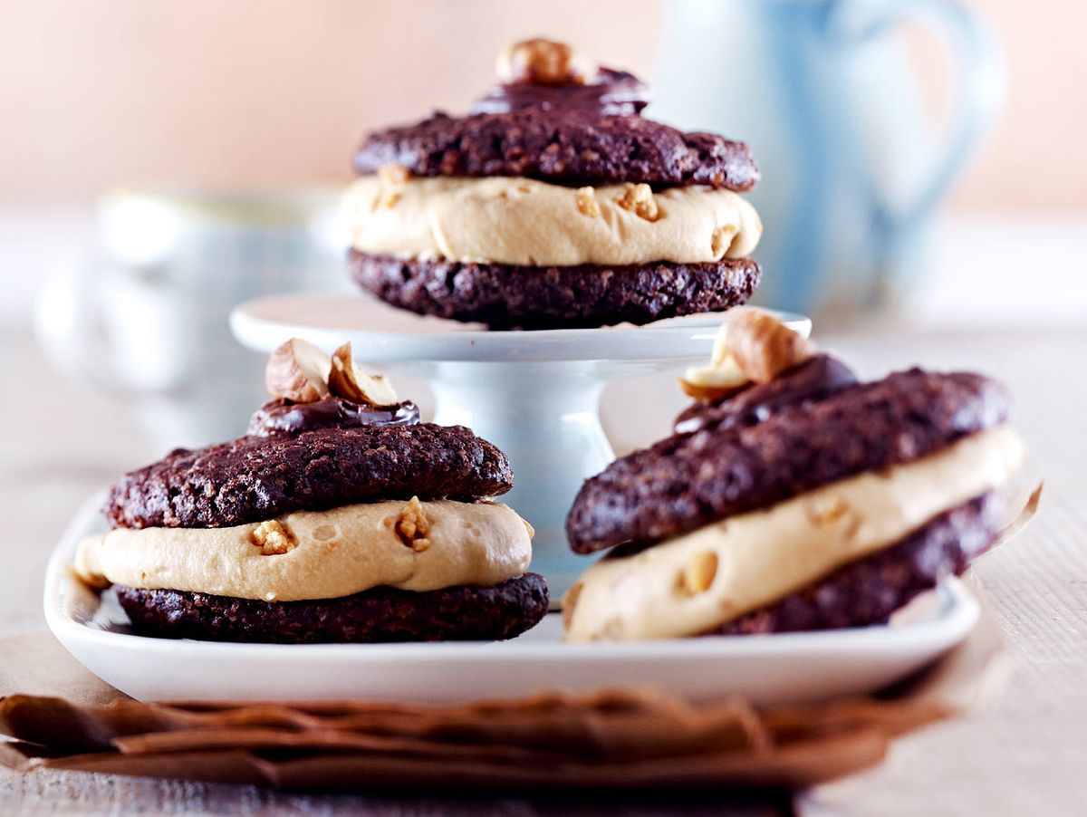 Schoko-Whoopies mit Toffeefüllung Rezept