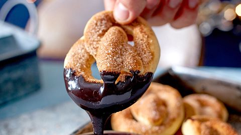 Schoko-Zimtbrezeln „Cool and the Gang“ Rezept - Foto: House of Food / Bauer Food Experts KG
