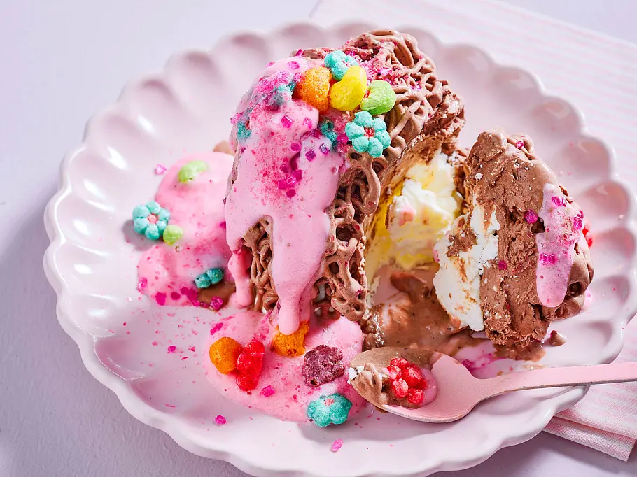 Schokoeis mit Erdbeer-Joghurt-Soße Rezept Schokoeis mit Erdbeer-Joghurt-Soße Rezept