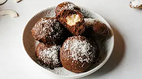 Schokokekse mit Kokosfüllung - Foto: LECKER @ Bauer Media Group Schokokekse mit Kokosfüllung - Foto: LECKER @ Bauer Media Group