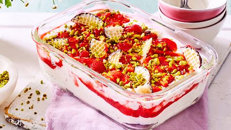 Schichtdesserts: Schokokuss-Dessert mit Erdbeeren - Foto: House of Food / Bauer Food Experts KG