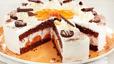 Schokokuss-Torte mit Aprikosen Rezept - Foto: LECKER @ Bauer Media Group