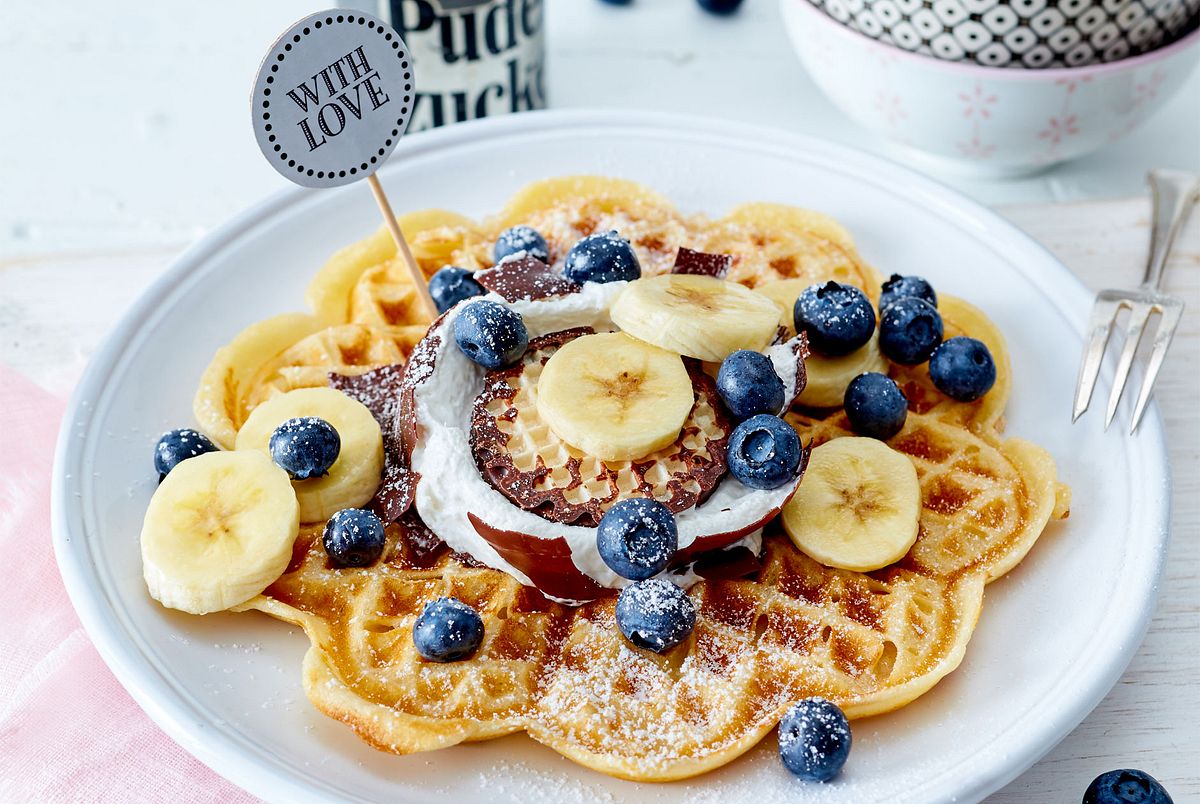 Schokokuss-Waffeln mit Blaubeeren und Banane Rezept