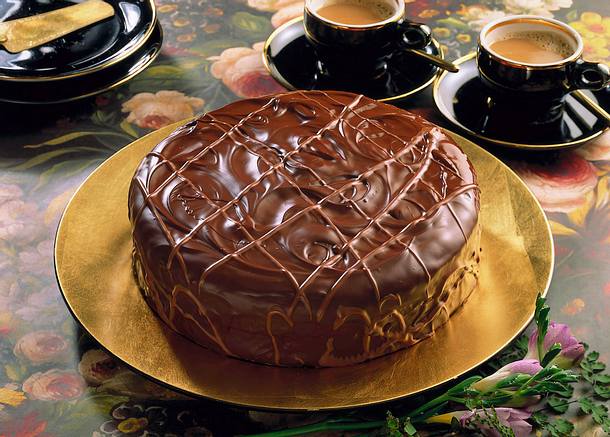Schokoladen-Biskuit-Torte Rezept Schokoladen-Biskuit-Torte Rezept
