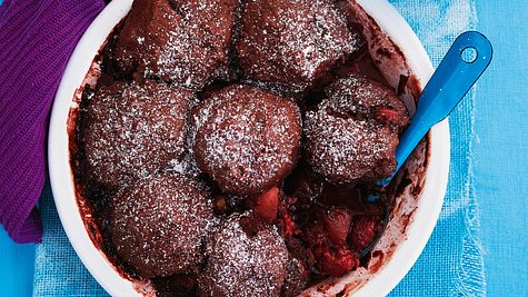 Schokoladen-Cobbler mit Beeren und Birnen Rezept - Foto: Image Professionals