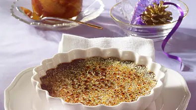 Schokoladen Crème Brulée mit Gewürzorangen Rezept - Foto: LECKER @ Bauer Media Group