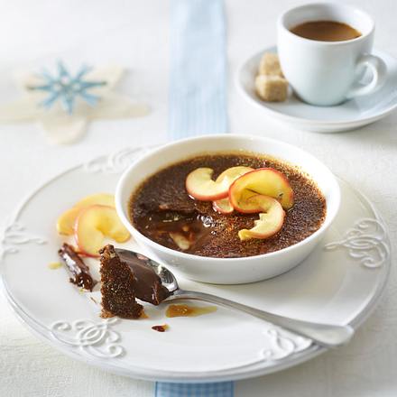 Schokoladen Crème brûlee mit karamellisierten Apfelspalten Rezept Schokoladen Crème brûlee mit karamellisierten Apfelspalten Rezept