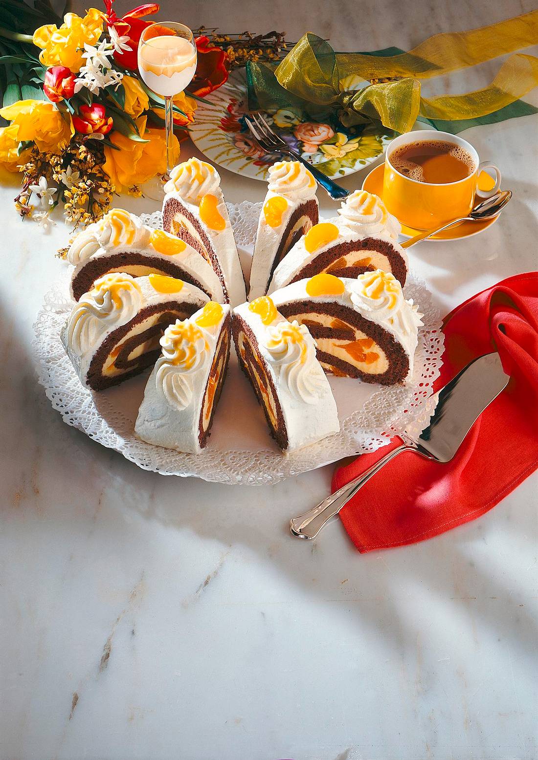 Schokoladen-Eierlikör-Biskuitrolle Rezept | LECKER