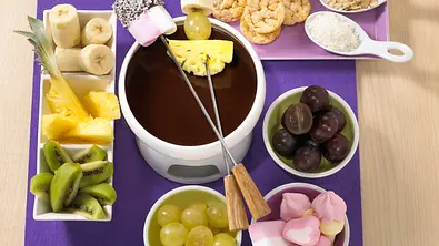 Schokoladen-Fondue Rezept - Foto: LECKER @ Bauer Media Group