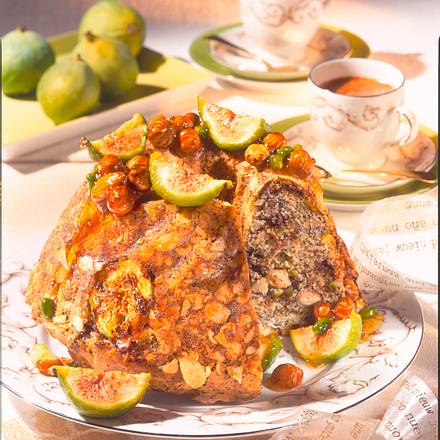 Schokoladen-Gugelhupf mit Nüssen, Feigen und Mohn Rezept Schokoladen-Gugelhupf mit Nüssen, Feigen und Mohn Rezept