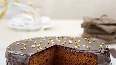 Schokoladen-Johannisbeer-Torte Sacher Art Rezept - Foto: LECKER @ Bauer Media Group