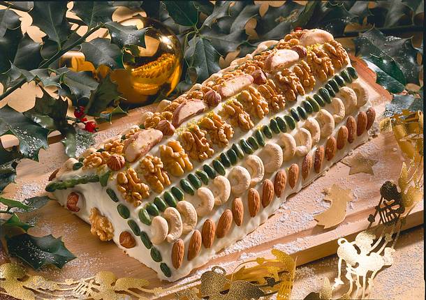 Schokoladen-Nusskuchenhaus Rezept Schokoladen-Nusskuchenhaus Rezept