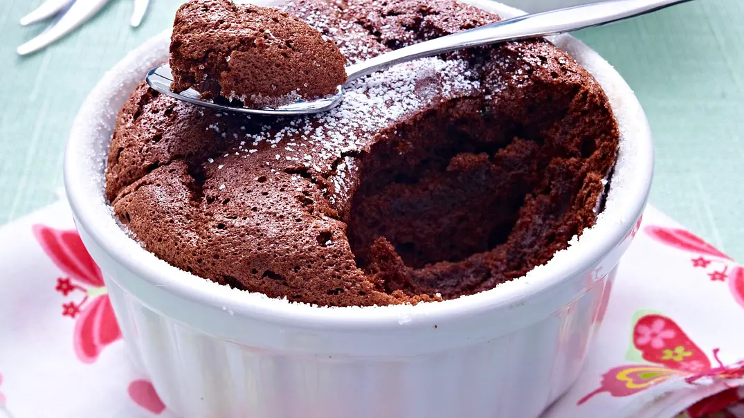 Schokoladen-Souffle Rezept - Foto: LECKER @ Bauer Media Group Schokoladen-Souffle Rezept - Foto: LECKER @ Bauer Media Group