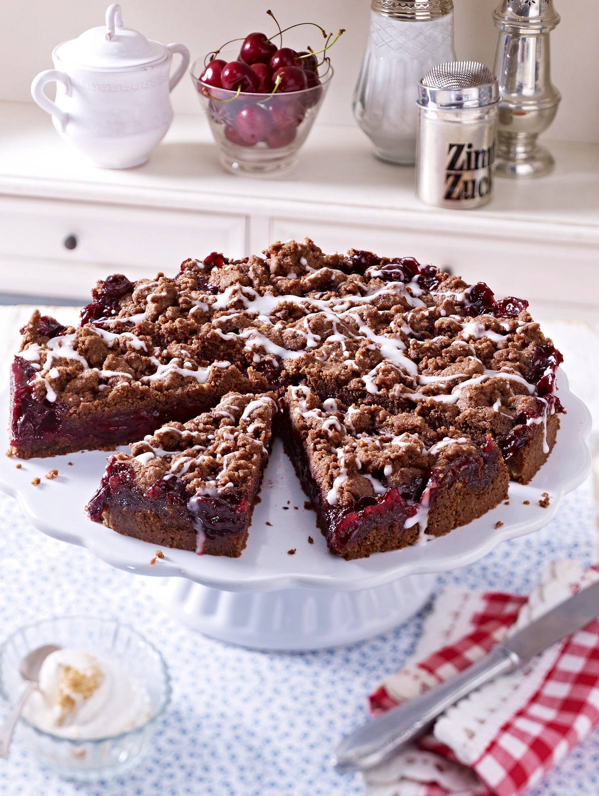 Schokoladen-Streusel-Kuchen mit Kirschen Rezept