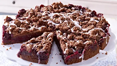 Schokoladen-Streusel-Kuchen mit Kirschen Rezept - Foto: LECKER @ Bauer Media Group