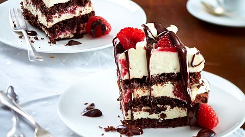 Schokoladen-Tiramisu-Kuchen mit Himbeeren Rezept - Foto: House of Food / Bauer Food Experts KG
