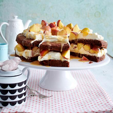 Schokoladenkuchen mit Pfirsichen und Marshmallowcreme Rezept