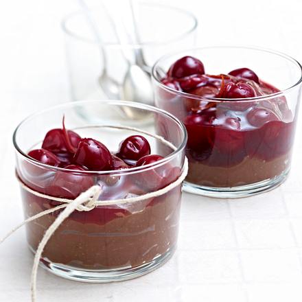 Schokoladenpudding mit Punschkirschen Rezept Schokoladenpudding mit Punschkirschen Rezept
