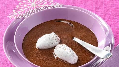 Schokoladensuppe mit Schneeklößchen Rezept - Foto: Först, Thomas