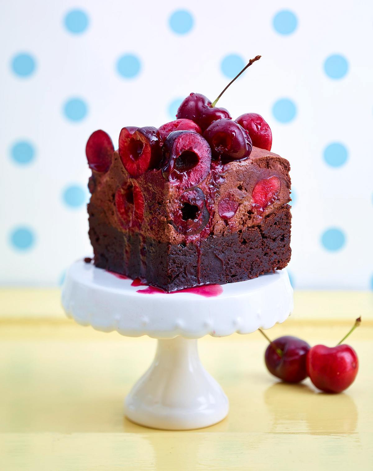 Schokomousse-Brownie mit Kirschen Rezept