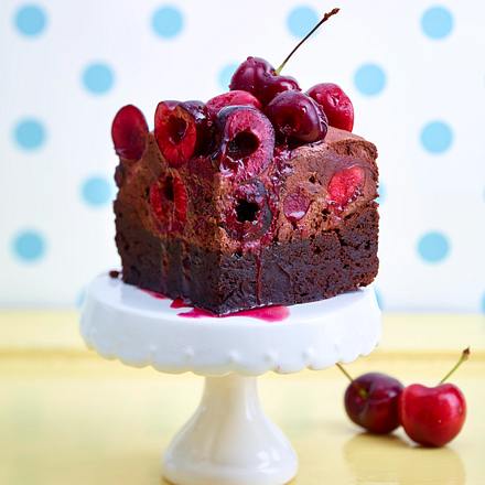 Schokomousse-Brownie mit Kirschen Rezept