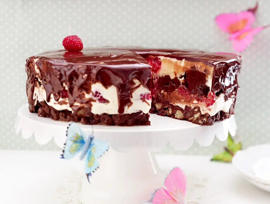 Schokomousse-Torte mit Himbeeren Rezept Schokomousse-Torte mit Himbeeren Rezept