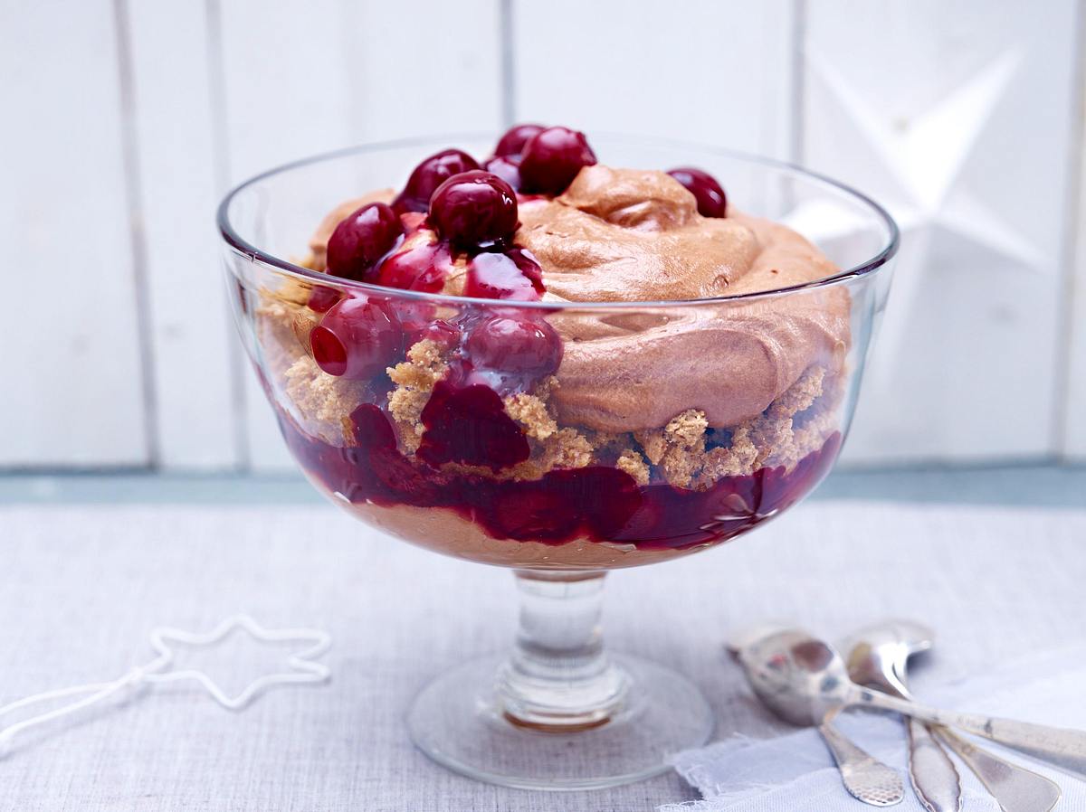 Schokomousse-Trifle mit Kirschen und Lebkuchen Rezept