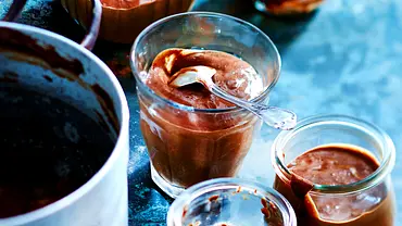 Selbst gemachter Schokopudding - Foto: LECKER @ Bauer Media Group Selbst gemachter Schokopudding - Foto: LECKER @ Bauer Media Group