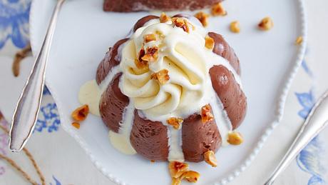 Schokopudding mit Haselnüssen und Vanilleeistuff Rezept - Foto: House of Food / Bauer Food Experts KG