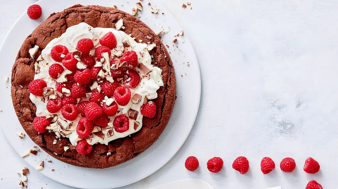 Schokoriegel-Tarte mit Himbeeren Rezept - Foto: LECKER @ Bauer Media Group Schokoriegel-Tarte mit Himbeeren Rezept - Foto: LECKER @ Bauer Media Group