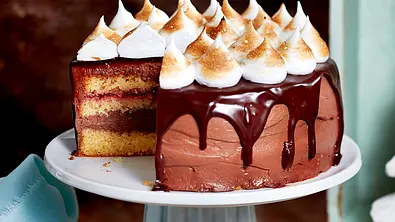 Schokotorte mit Baiserhaube Rezept - Foto: LECKER @ Bauer Media Group