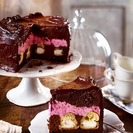 Schokotorte mit süßem Eclair-Geheimnis Rezept Schokotorte mit süßem Eclair-Geheimnis Rezept