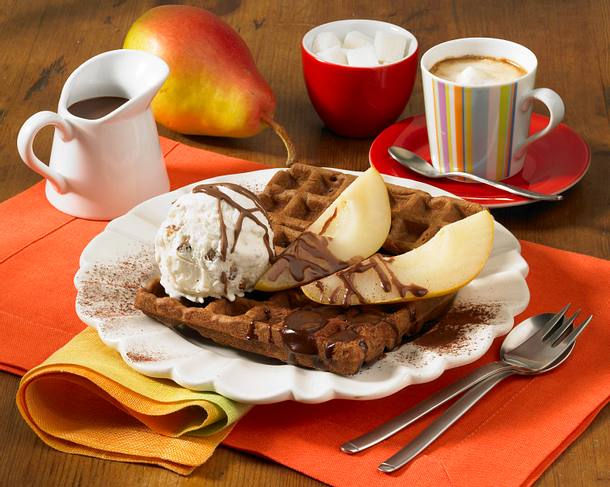 Schokowaffeln mit Birnen und Schokoladensoße Rezept