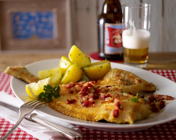 Scholle Finkenwerder Art mit Petersilienkartoffeln Rezept