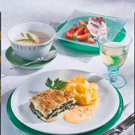 Schollenfilet-Lasagne mit Spinat Rezept Schollenfilet-Lasagne mit Spinat Rezept