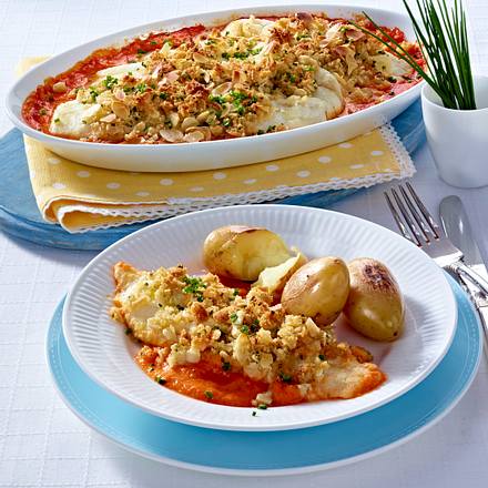 Schollenfilets mit Mandelkruste in Paprikacreme Rezept Schollenfilets mit Mandelkruste in Paprikacreme Rezept