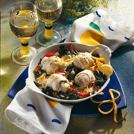 Schollenröllchen auf Blattspinat Rezept Schollenröllchen auf Blattspinat Rezept