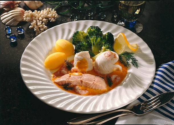 Schollenröllchen, Lachsfilet und Broccoligemüse in Krabben-Sahne-Soße Rezept