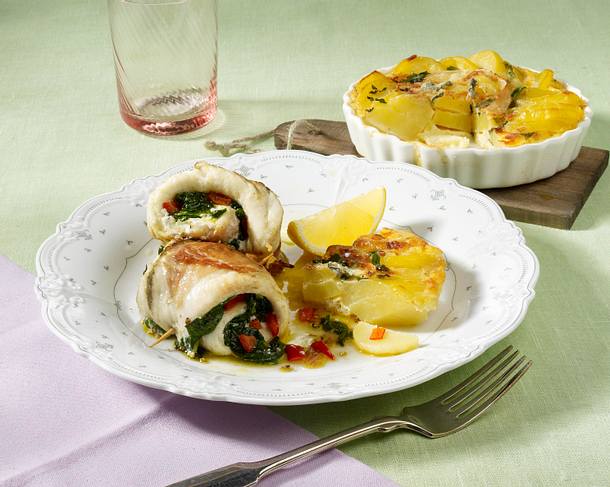 Schollenröllchen zu Spinat-Kartoffelgratin Rezept Schollenröllchen zu Spinat-Kartoffelgratin Rezept