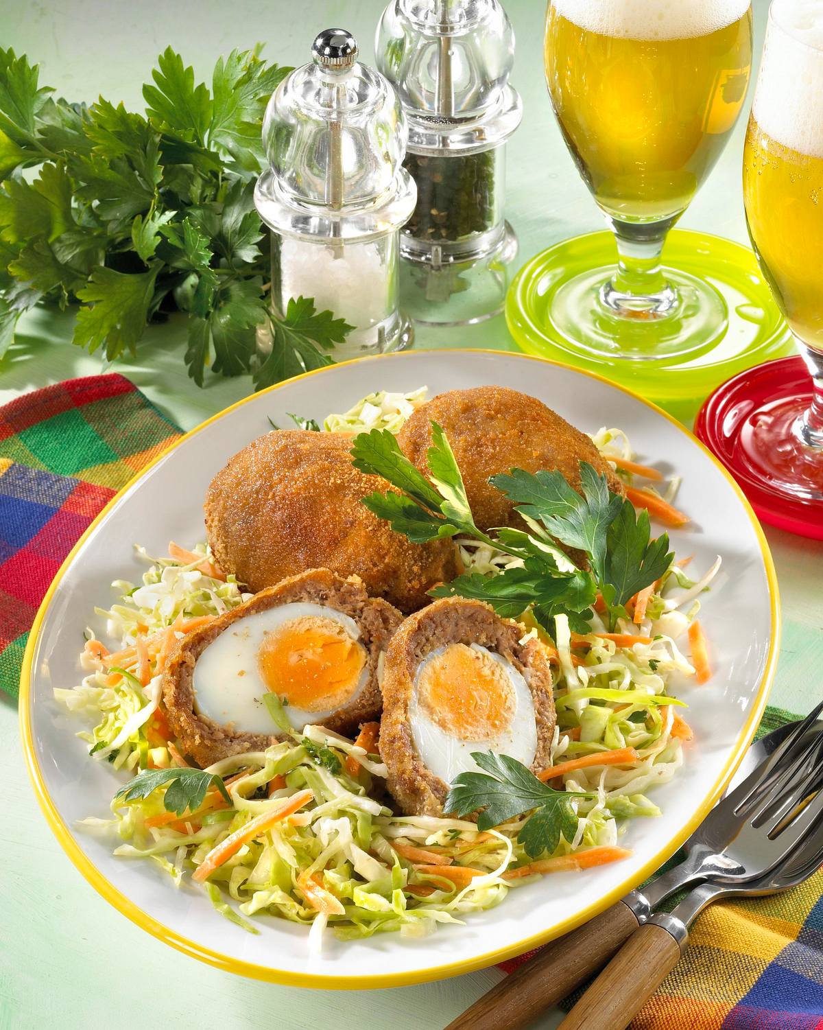 Schottische Eier auf Krautsalat Rezept